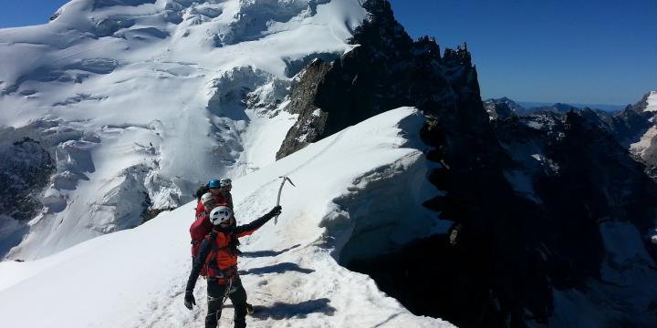 Guide de haute montagne dans le massif des Écrins et du Mont Blanc