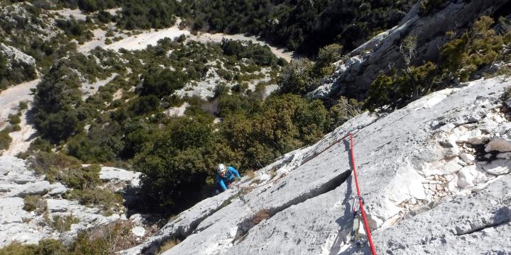 Escalade facile en grande voie dans le Verdon : "Lou des garrigues"