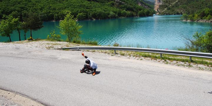 Descente en longskate de DEMANDOLX au lac de CHAUDANNE